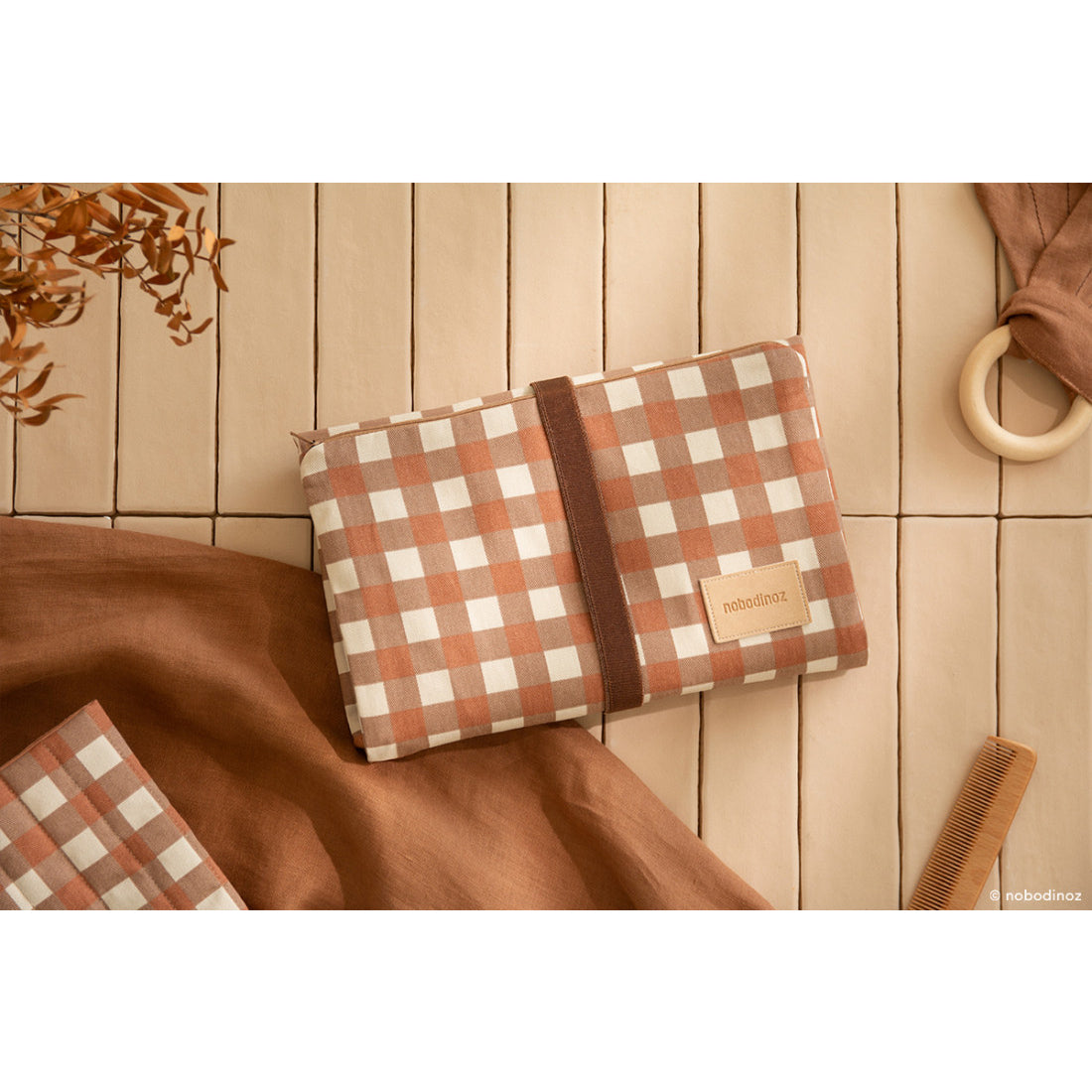 nobodinoz-hyde-park-waterproof-changing-pad-terracotta-checks-nobo-4927200