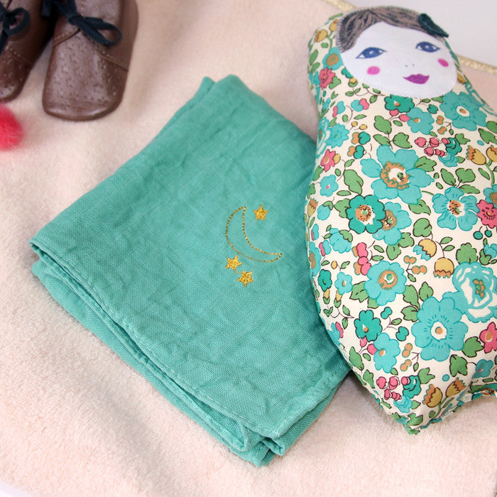 barnabe-aime-le-cafe-emeraude-muslin-baby-girl-wraps-swaddle-barn-lan-green-01