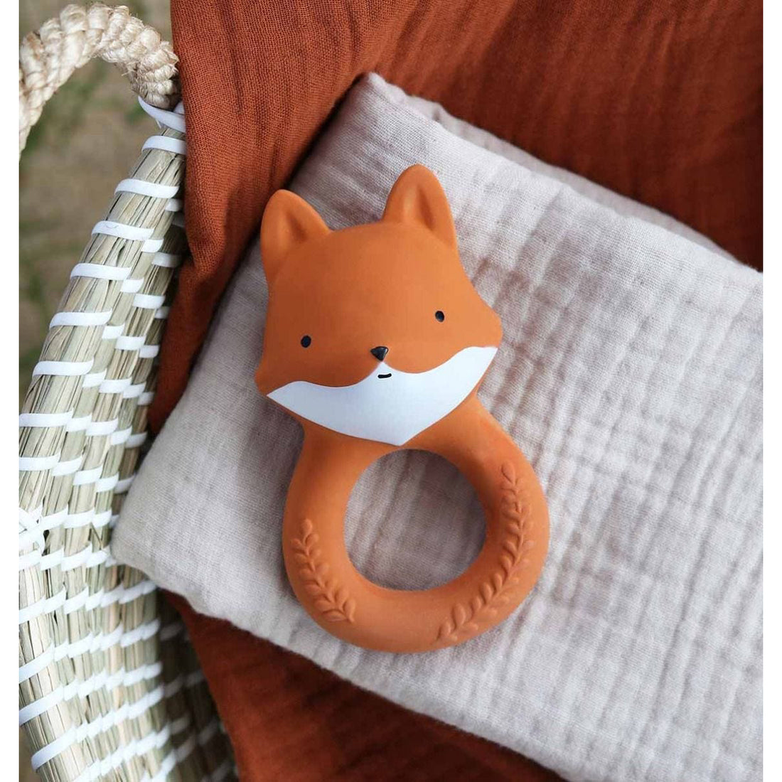 a-little-lovely-company-teething-ring-fox- (3)