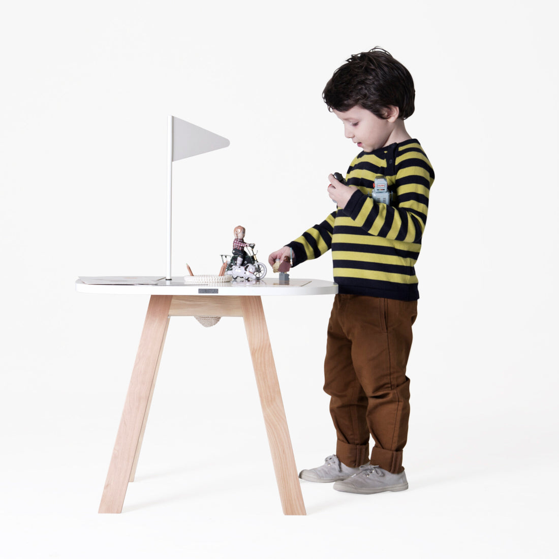 krethaus-nido-flag-table- (3)
