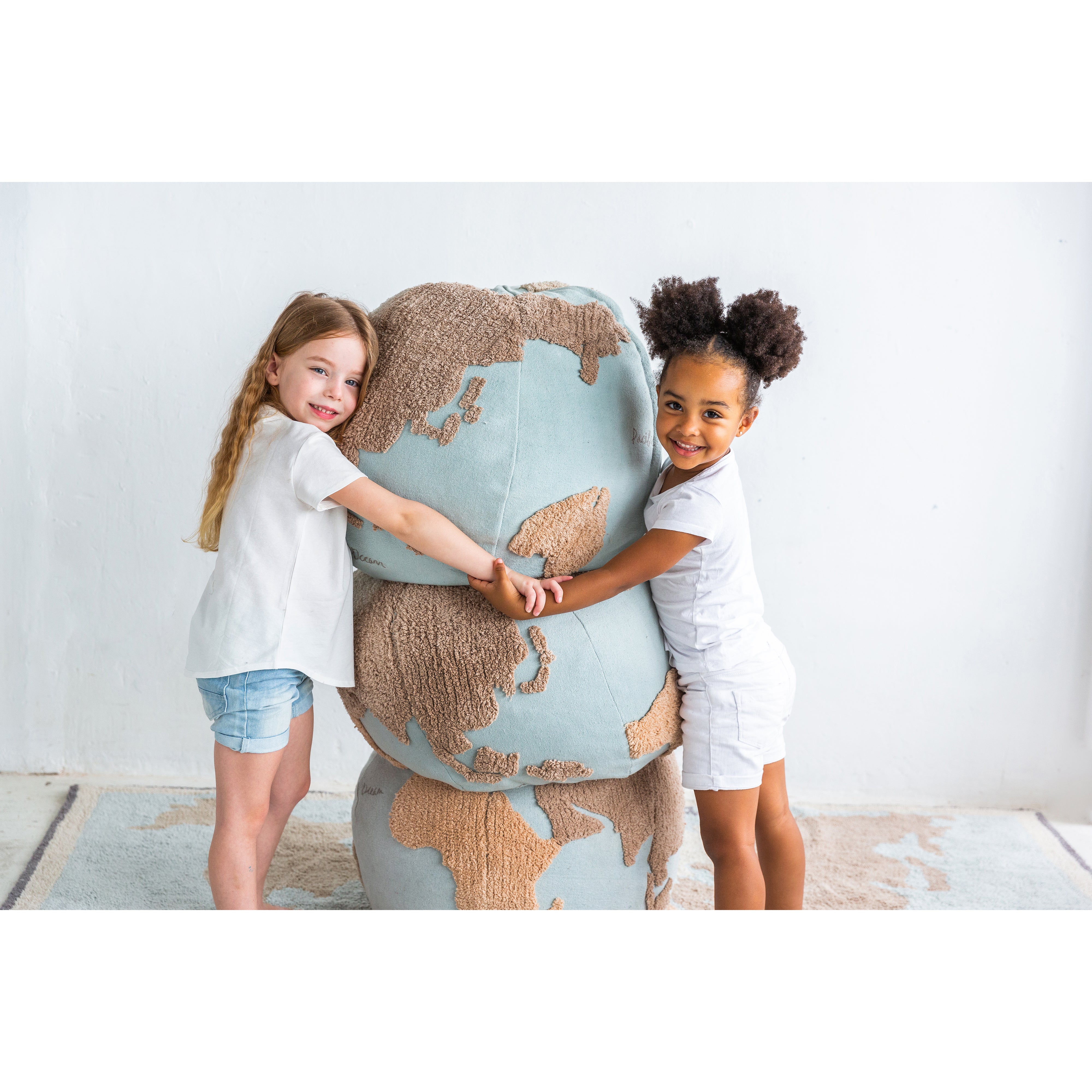 lorena-canals-back-to-school-world-map-machine-washable-pouffe- (36)