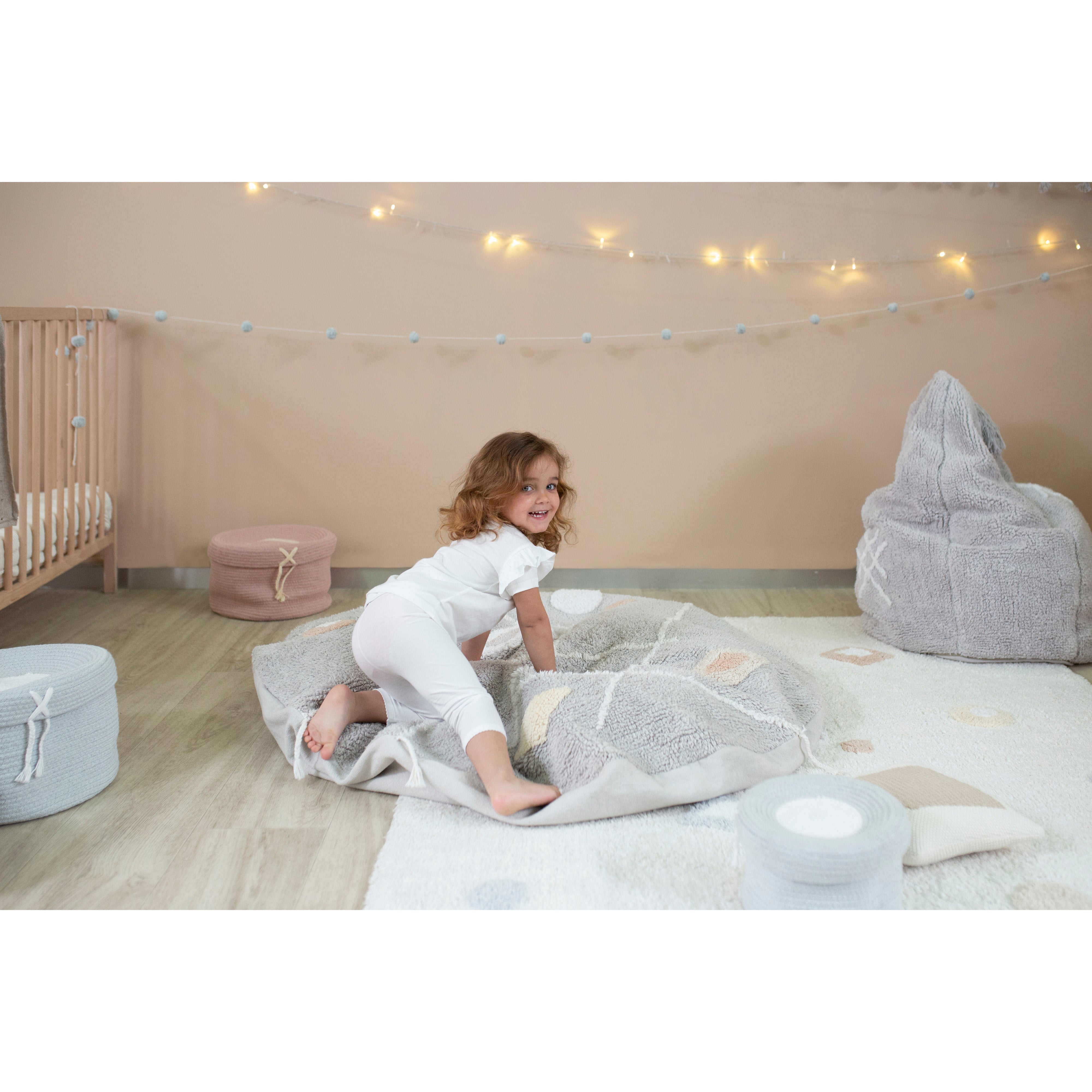 lorena-canals-pyjama-party-sleepover-lou-machine-washable-rug-&-pouffe- (22)