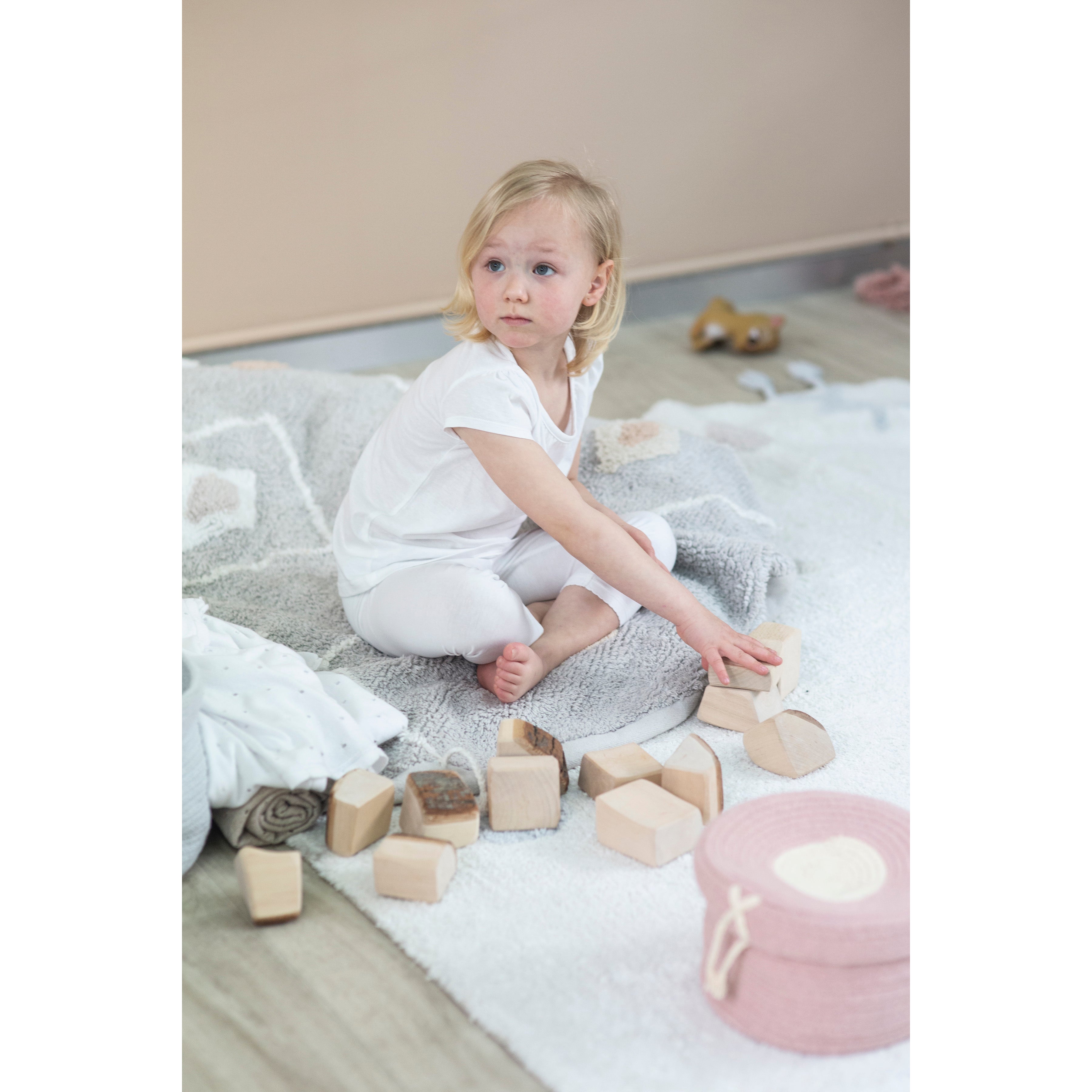 lorena-canals-pyjama-party-sleepover-lou-machine-washable-rug-&-pouffe- (18)