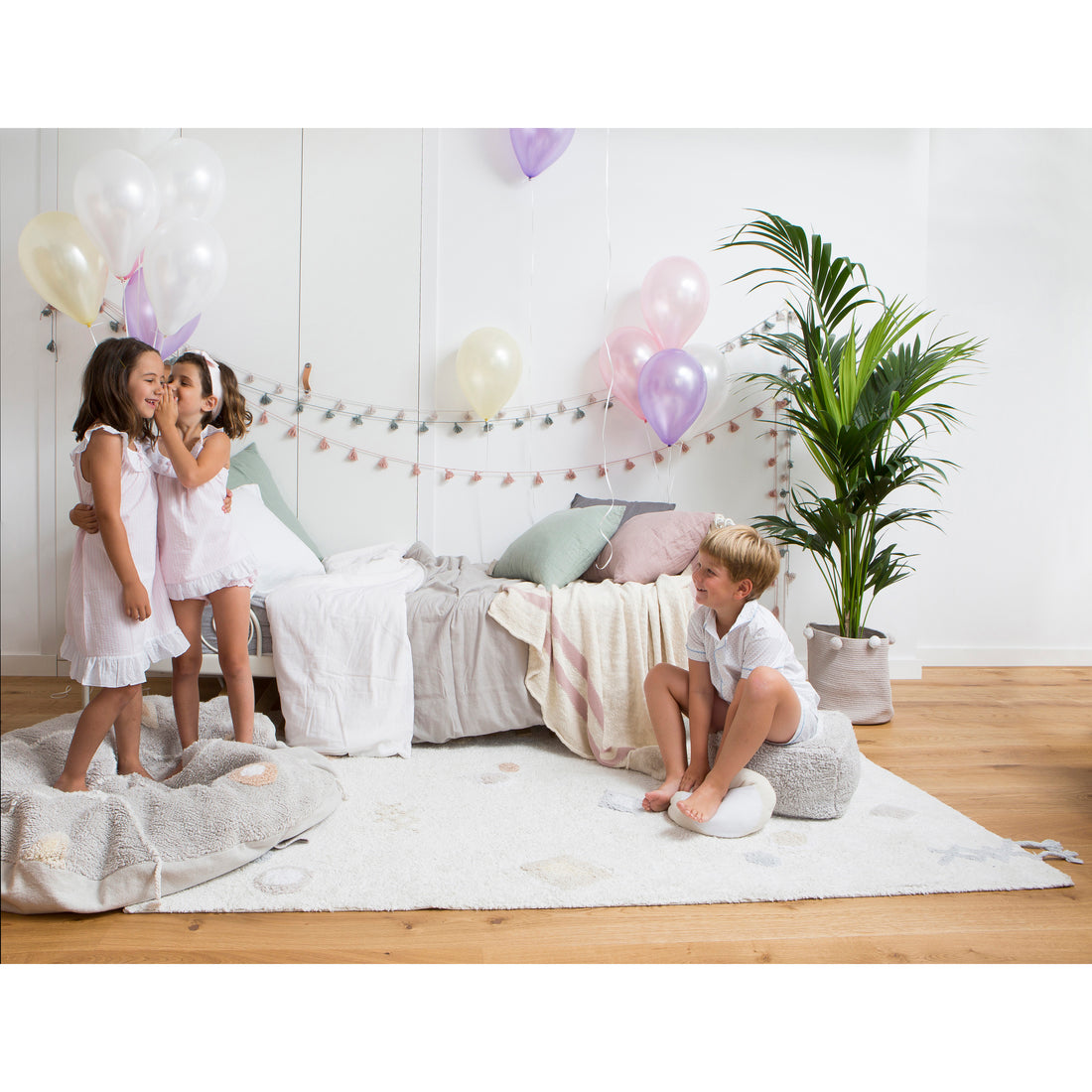 lorena-canals-pyjama-party-sleepover-lou-machine-washable-rug-&-pouffe- (23)