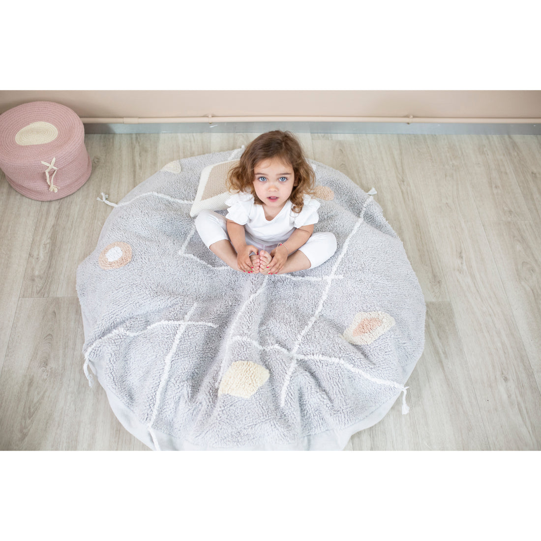 lorena-canals-pyjama-party-sleepover-lou-machine-washable-rug-&-pouffe- (12)