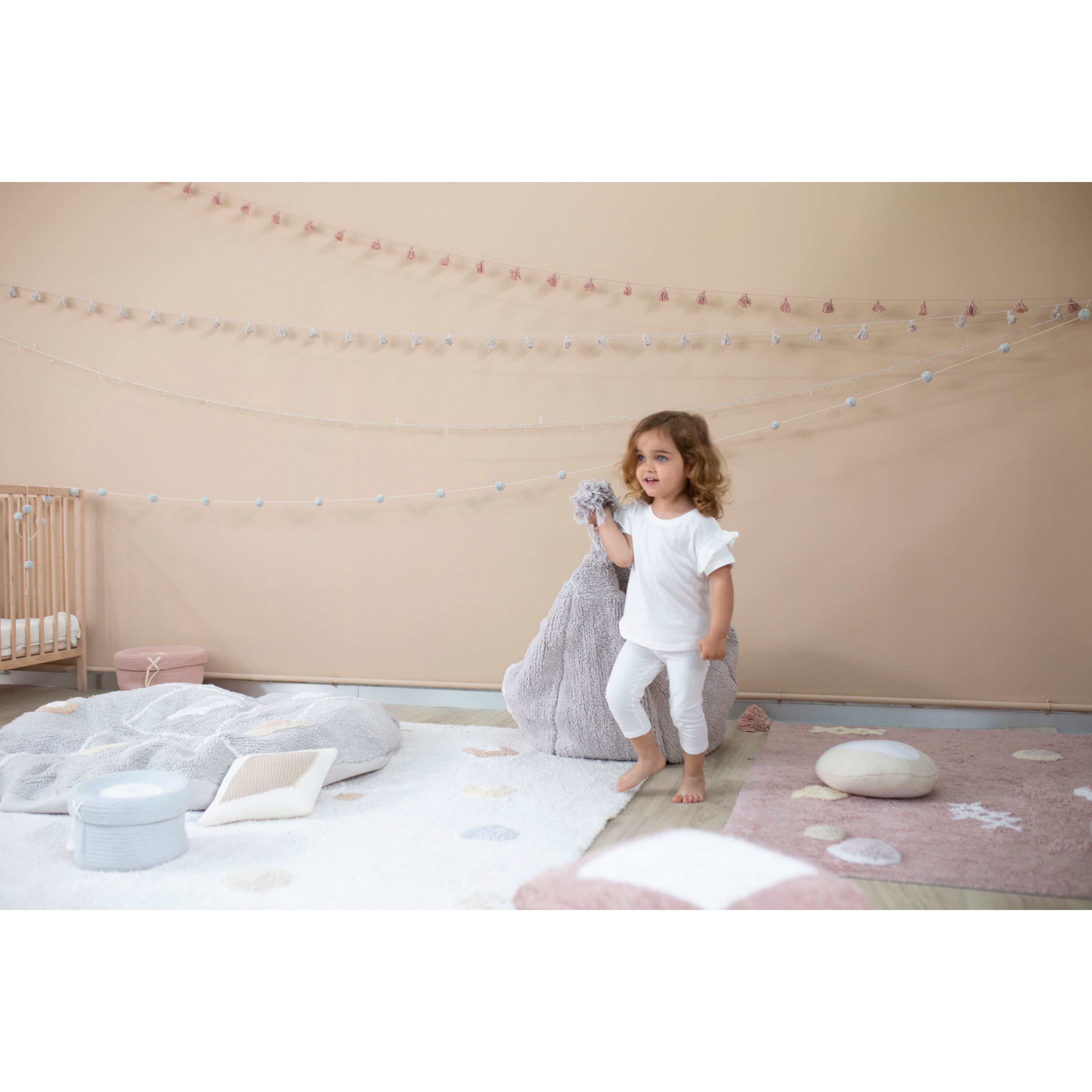 lorena-canals-pyjama-party-sleepover-lou-machine-washable-rug-&-pouffe- (14)