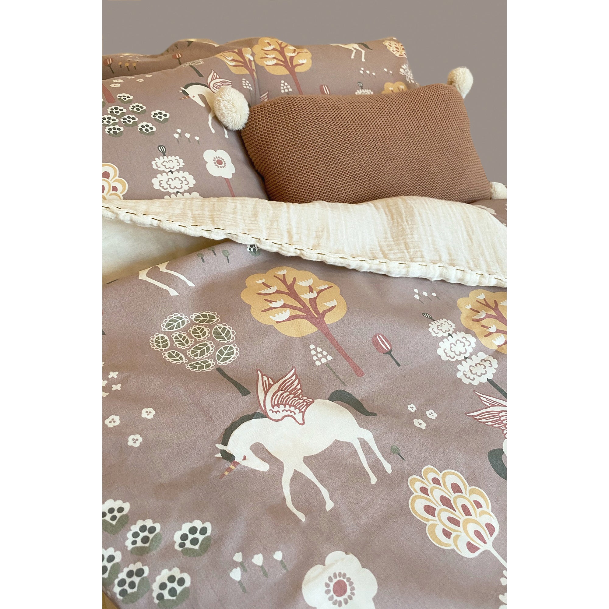 majvillan-bedlinen-set-crib-true-unicorns-lilac- (2)