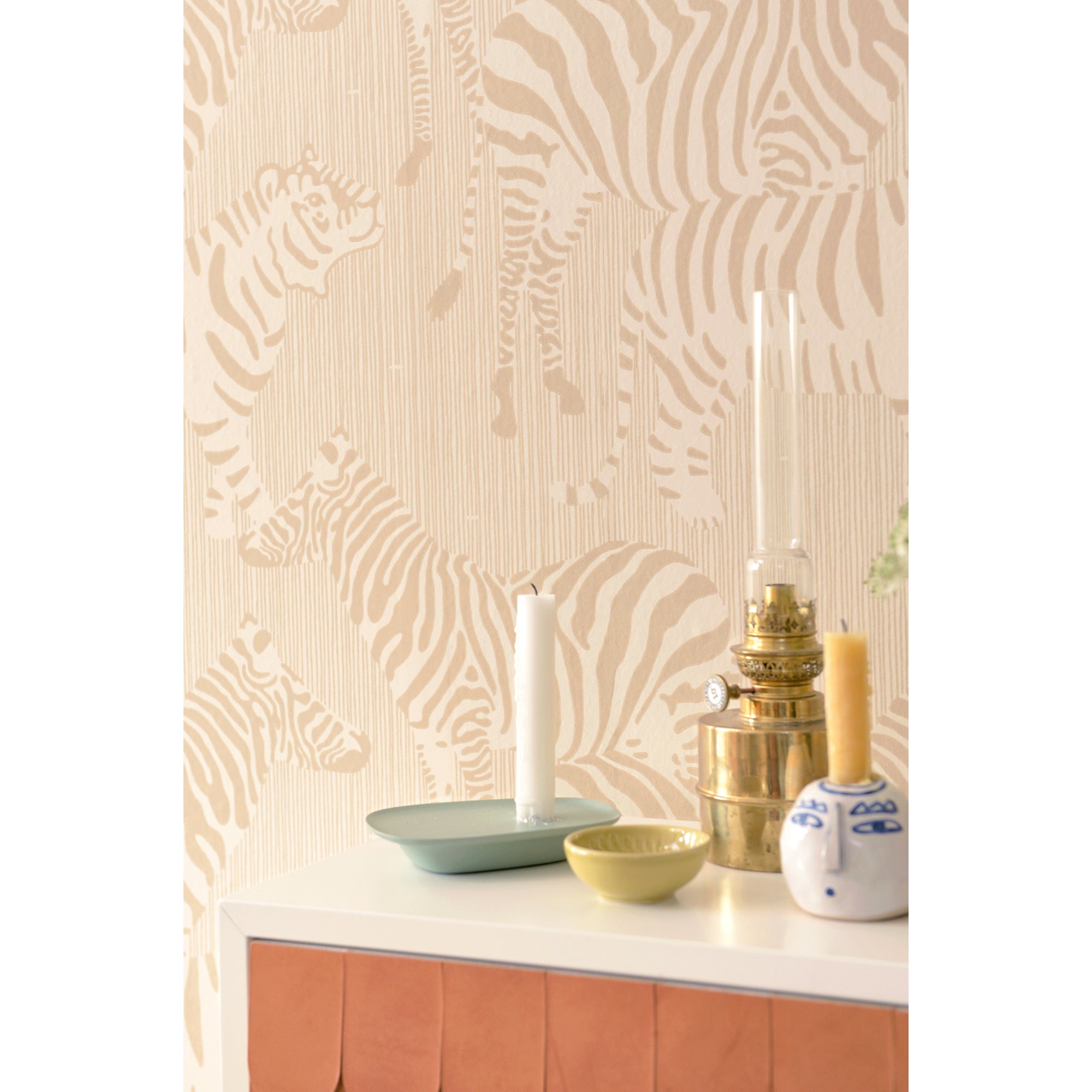 majvillan-wallpaper-safari-stripes-dusty-beige-majv-141-02- (4)