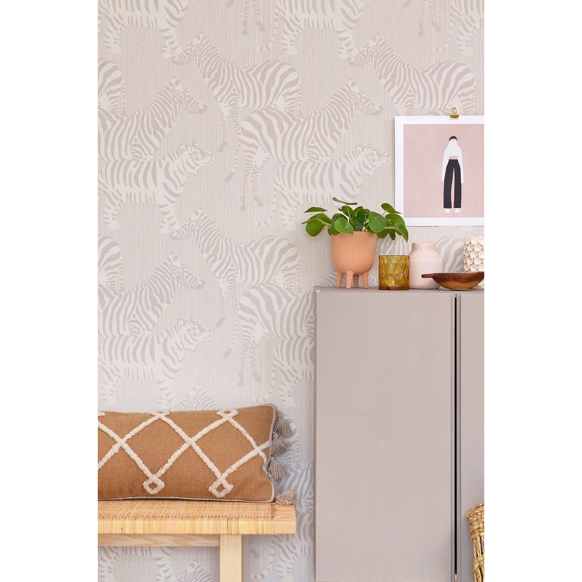 majvillan-wallpaper-safari-stripes-warm-grey-majv-141-01- (2)