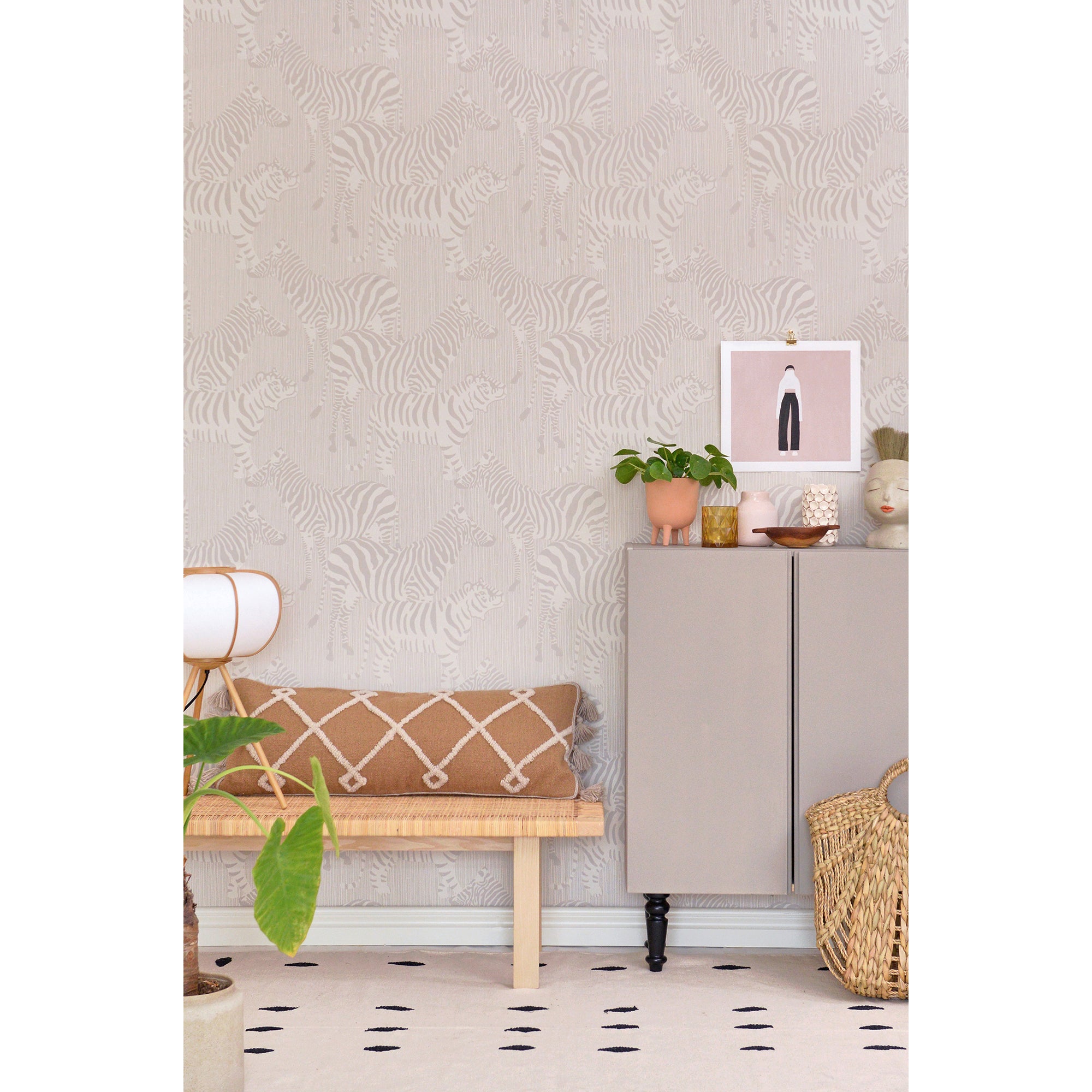 majvillan-wallpaper-safari-stripes-warm-grey-majv-141-01- (5)