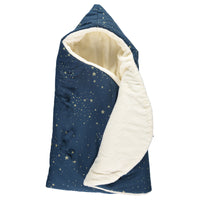 nobodinoz-cozy-stella-winter-baby-nest-bag-gold-stella-night-blue- (2)