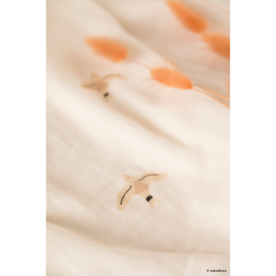 nobodinoz-swaddle-baby-love-hude-haiku-birds-natural- (5)