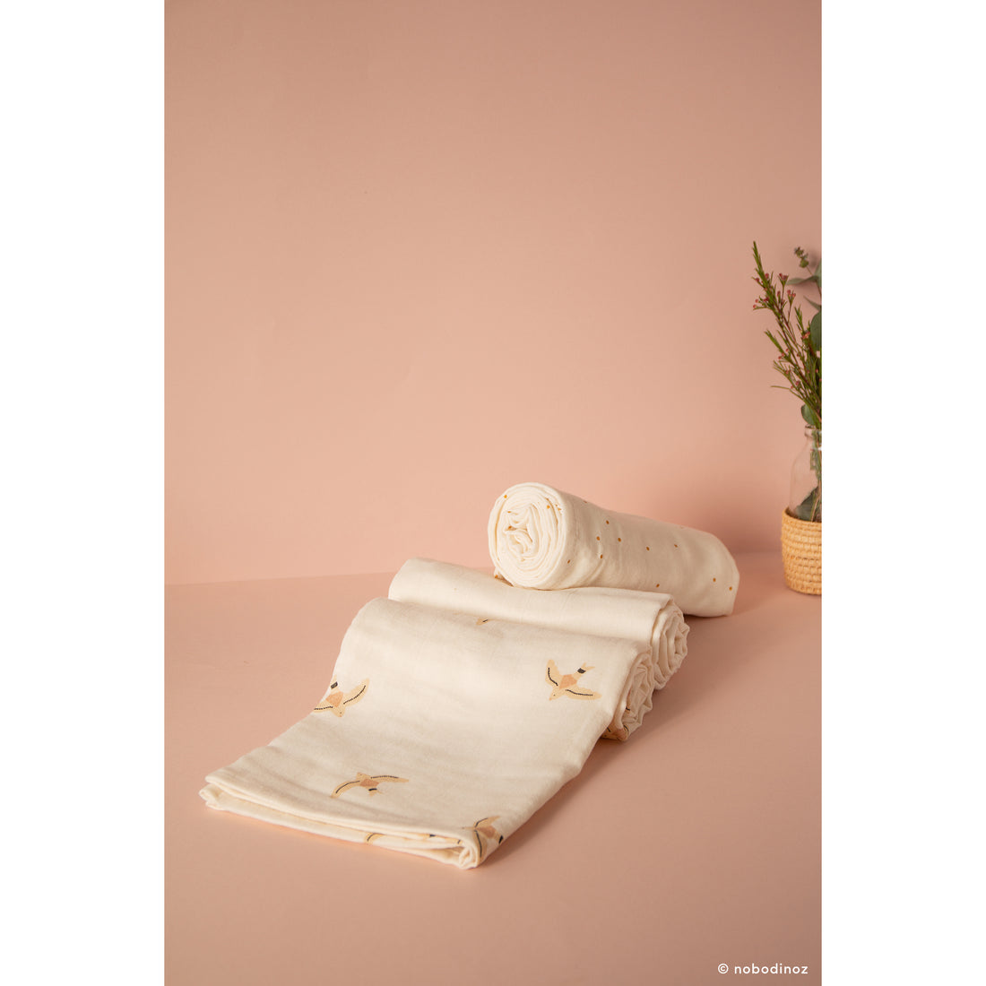 nobodinoz-swaddle-baby-love-hude-haiku-birds-natural- (7)