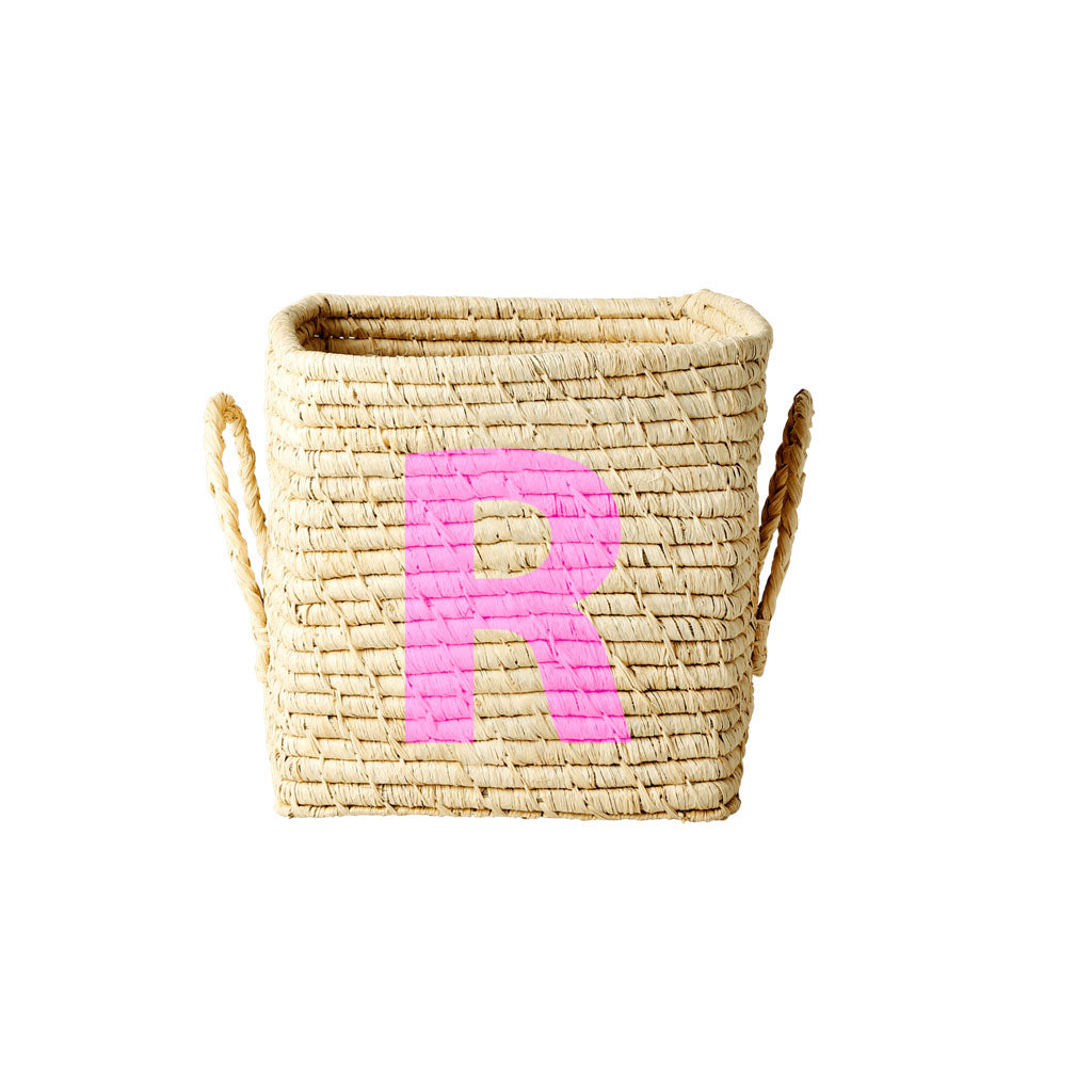 rice-dk-raffia-square-basket-with-painted-letter-r-rice-bsrat-20r-01